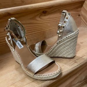 Steve Madden Gold Leather Mckenna Wedge Sz 6 - Never worn